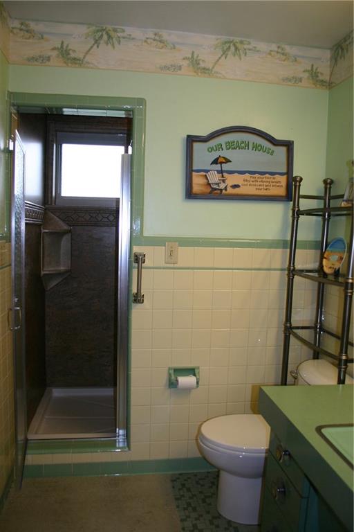 125 Dalecrest Road Penn Hills, PA 15147 - Photo 10 of 24 Master Bathroom with new shower and fixtures
