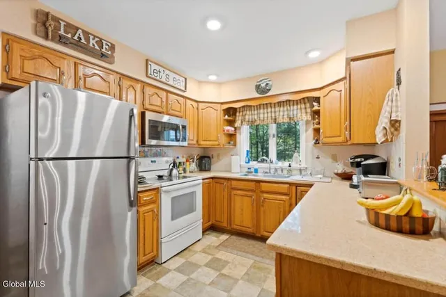 $669,900 | 11 Tupper Ln Way, Fort Ann, NY 12827