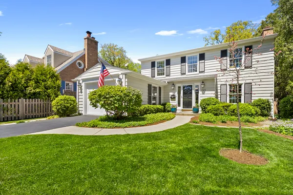 $1,110,000 | 348 East Woodland Road, Lake Bluff, IL 60044