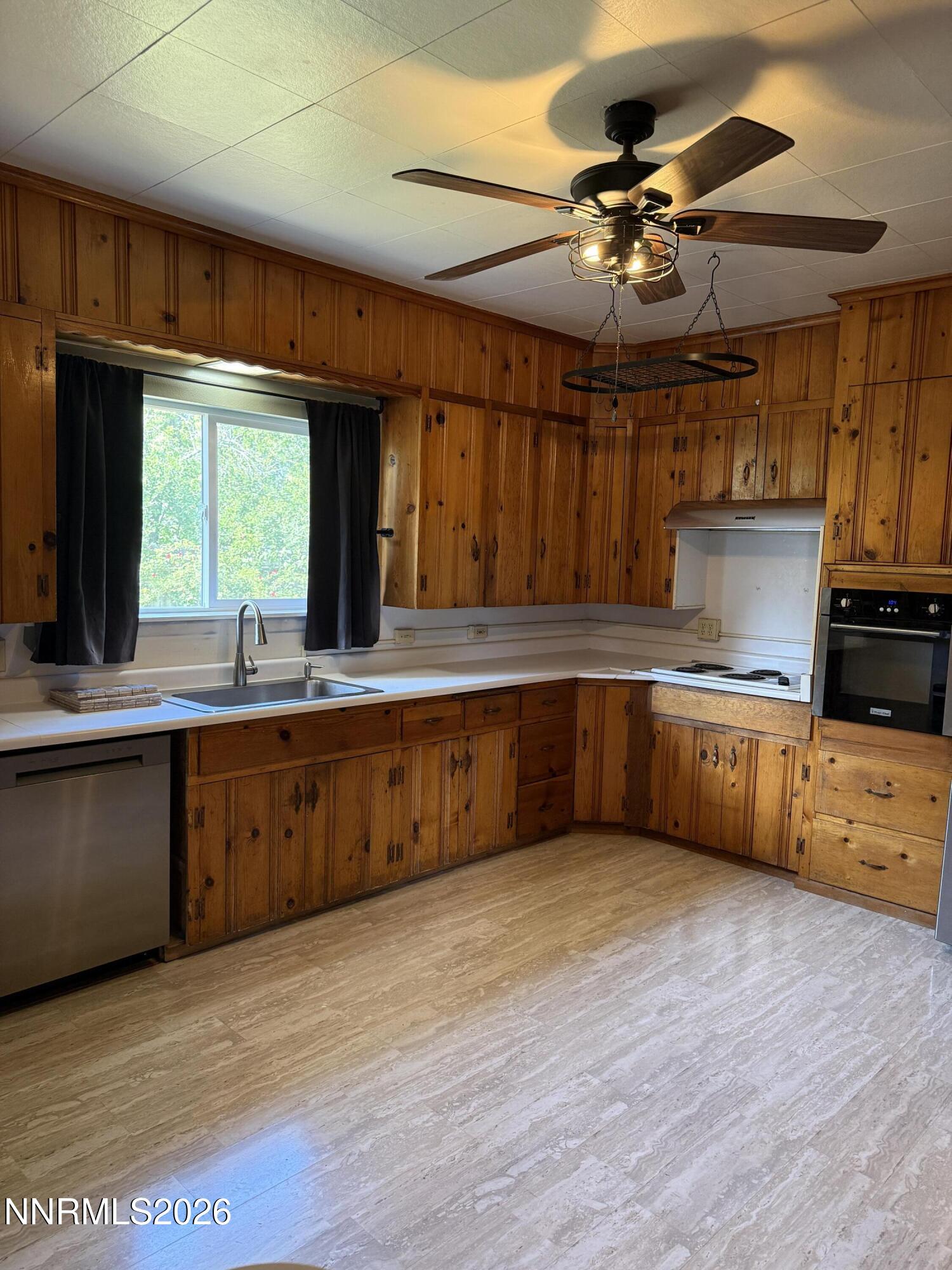 513 South Main Street Yerington, NV 89447 - Photo 7 of 32 Kitchen
