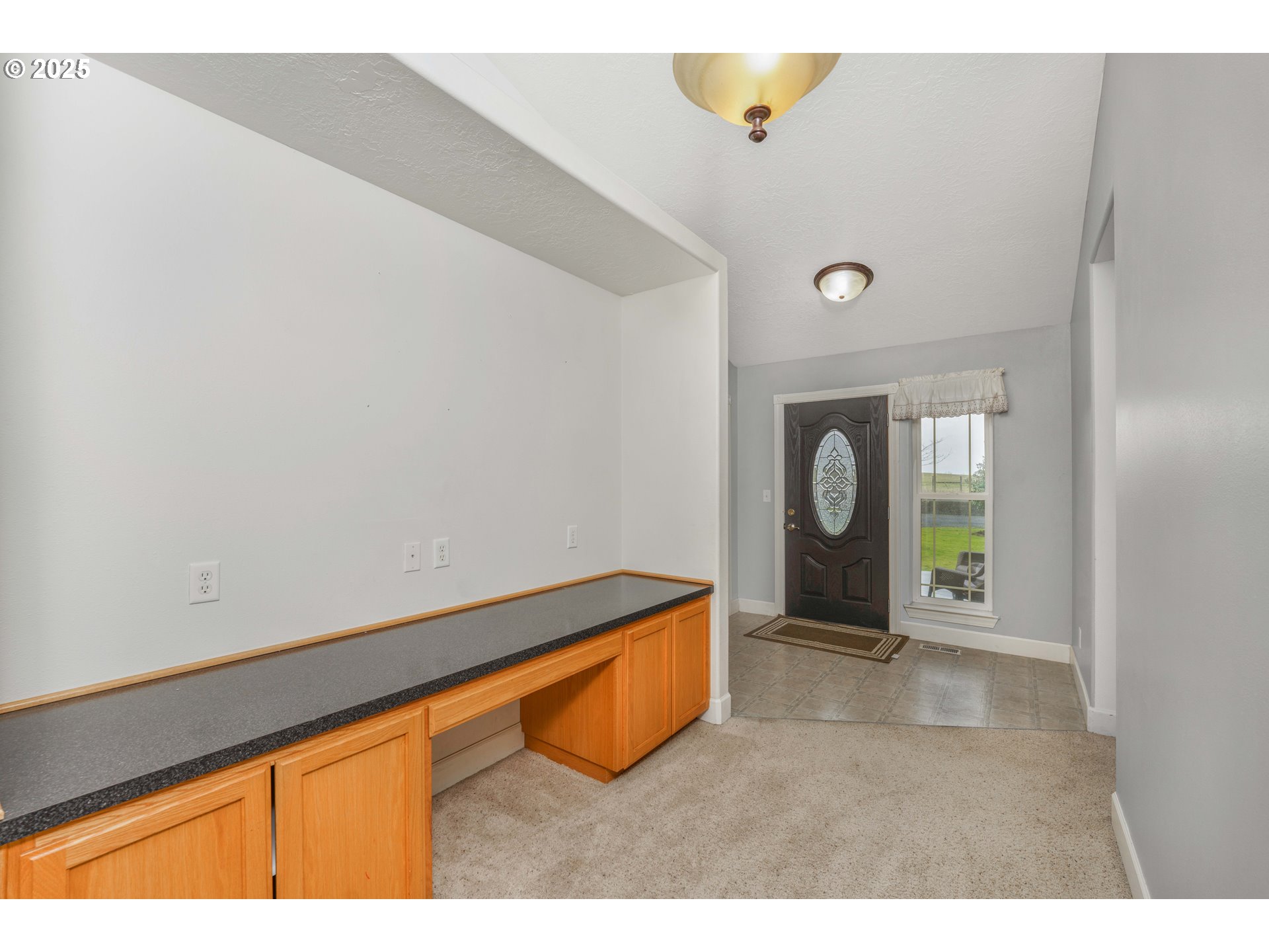 33875 Powell Hills Loop Shedd, OR 97377 - Photo 11 of 37 Entrance/Foyer