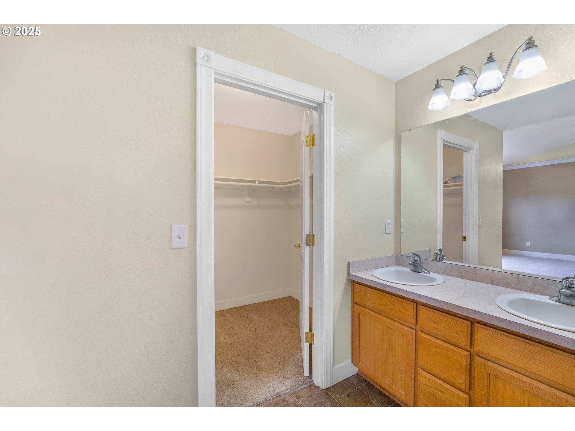 33875 Powell Hills Loop Shedd, OR 97377 - Photo 14 of 37 Bathroom