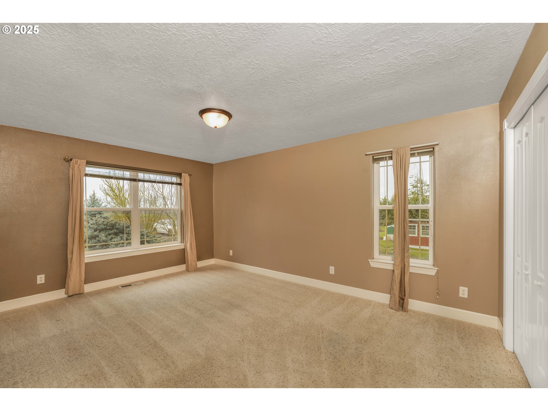 33875 Powell Hills Loop Shedd, OR 97377 - Photo 15 of 37 Bedroom