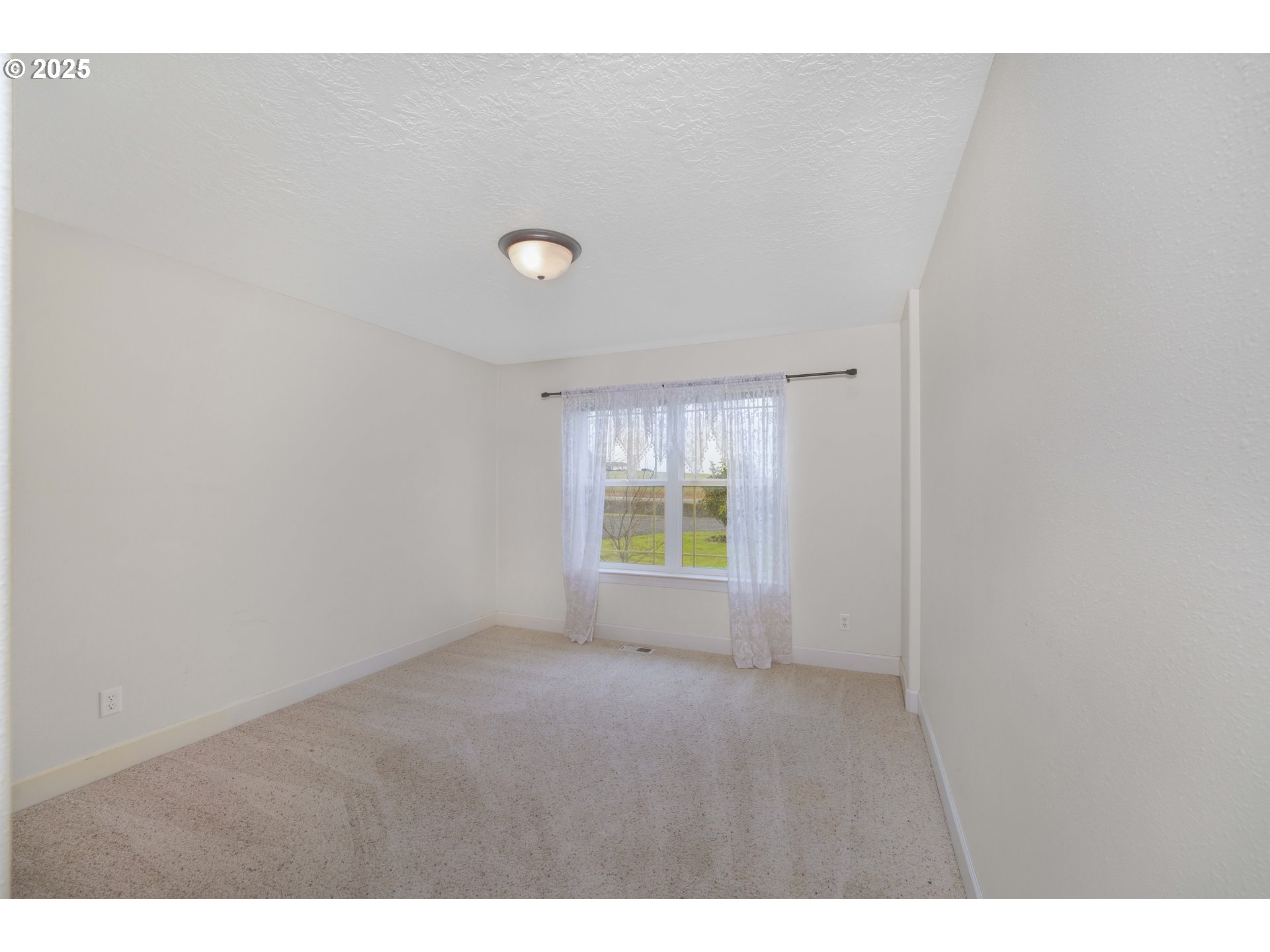 33875 Powell Hills Loop Shedd, OR 97377 - Photo 16 of 37 Bedroom