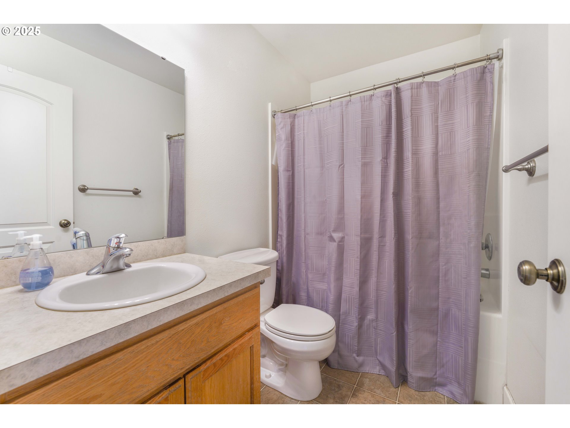 33875 Powell Hills Loop Shedd, OR 97377 - Photo 17 of 37 Bathroom