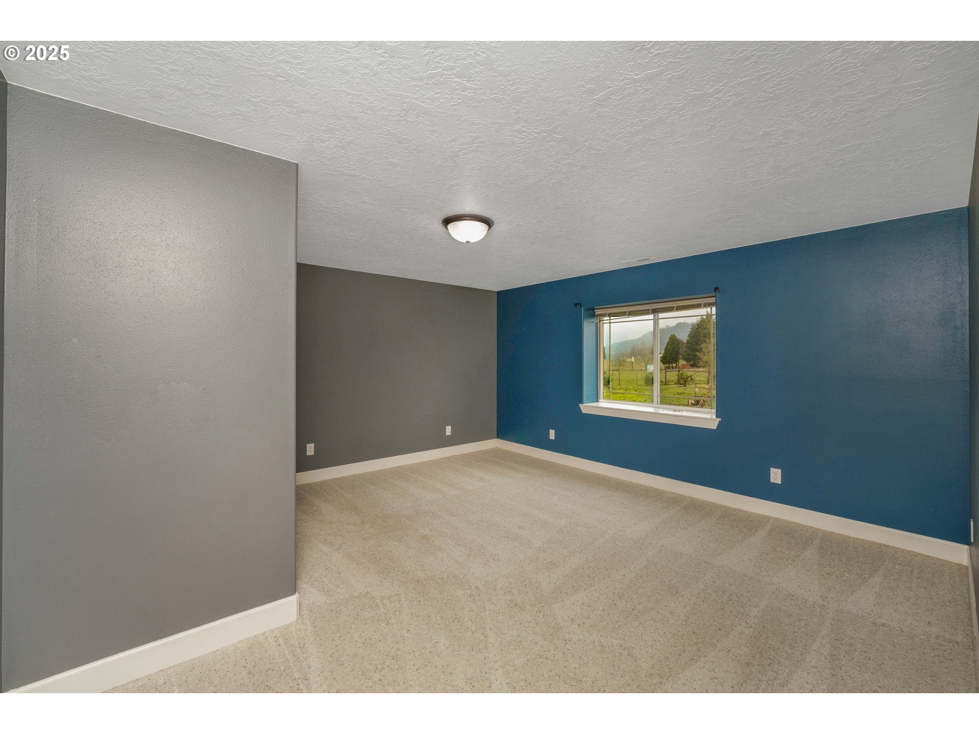 33875 Powell Hills Loop Shedd, OR 97377 - Photo 20 of 37 Bedroom