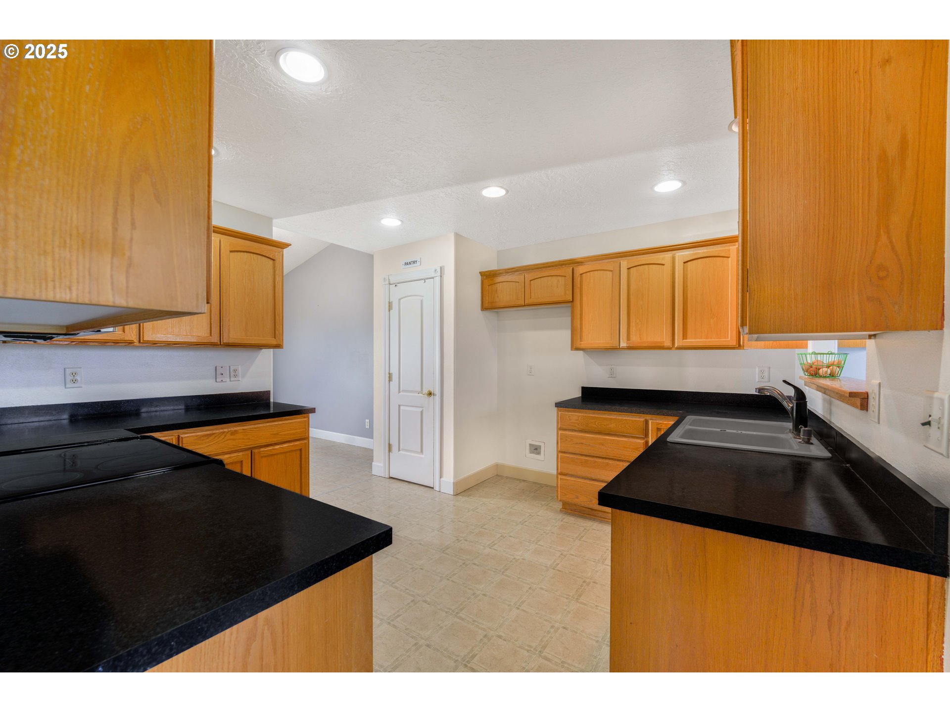 33875 Powell Hills Loop Shedd, OR 97377 - Photo 4 of 37 Kitchen