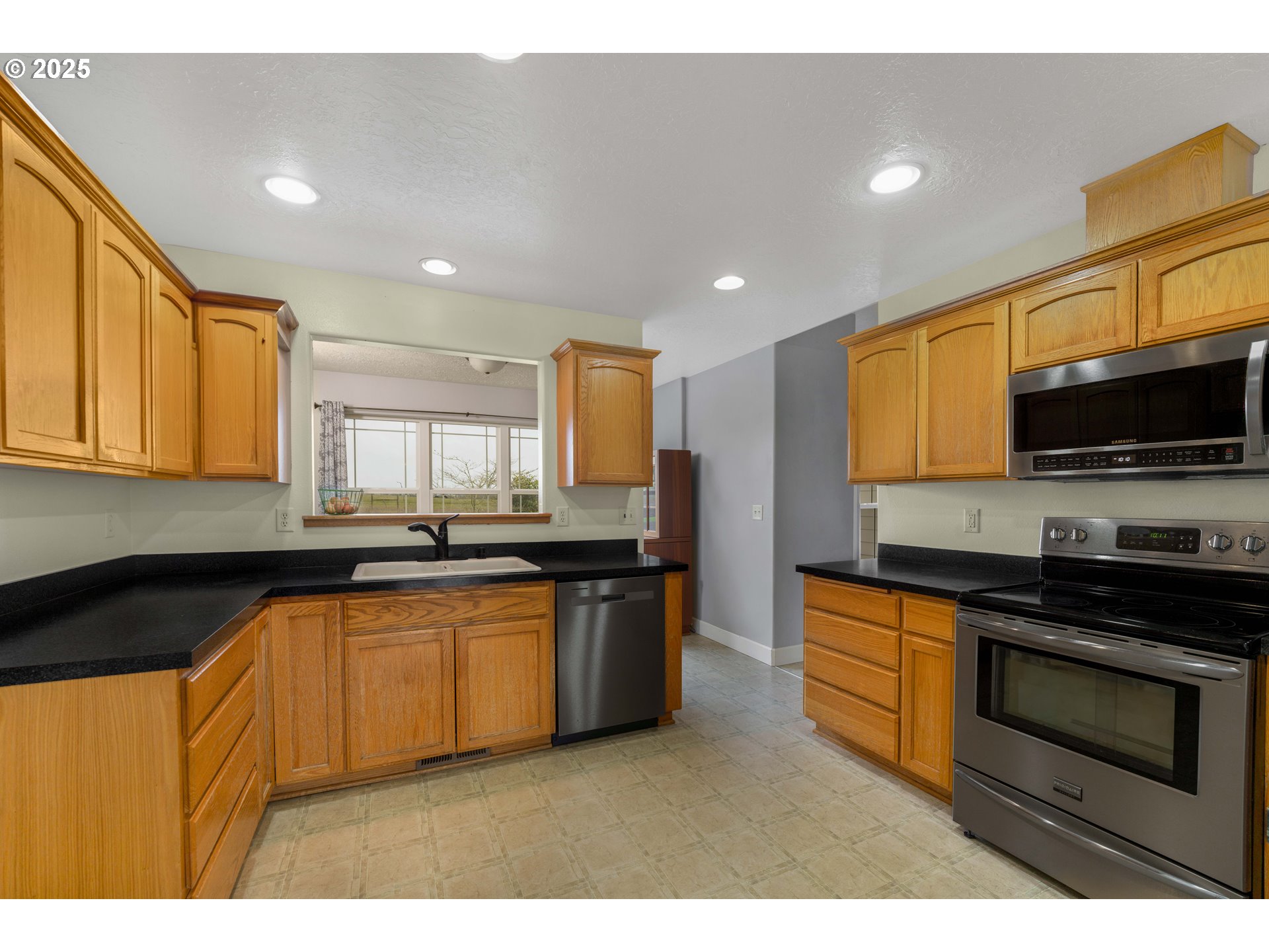 33875 Powell Hills Loop Shedd, OR 97377 - Photo 5 of 37 Kitchen