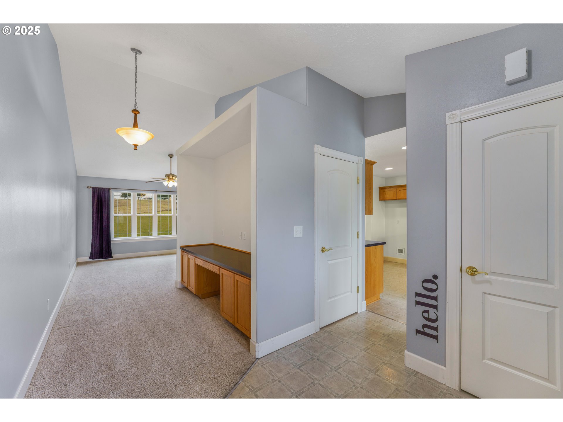 33875 Powell Hills Loop Shedd, OR 97377 - Photo 7 of 37 Entrance/Foyer