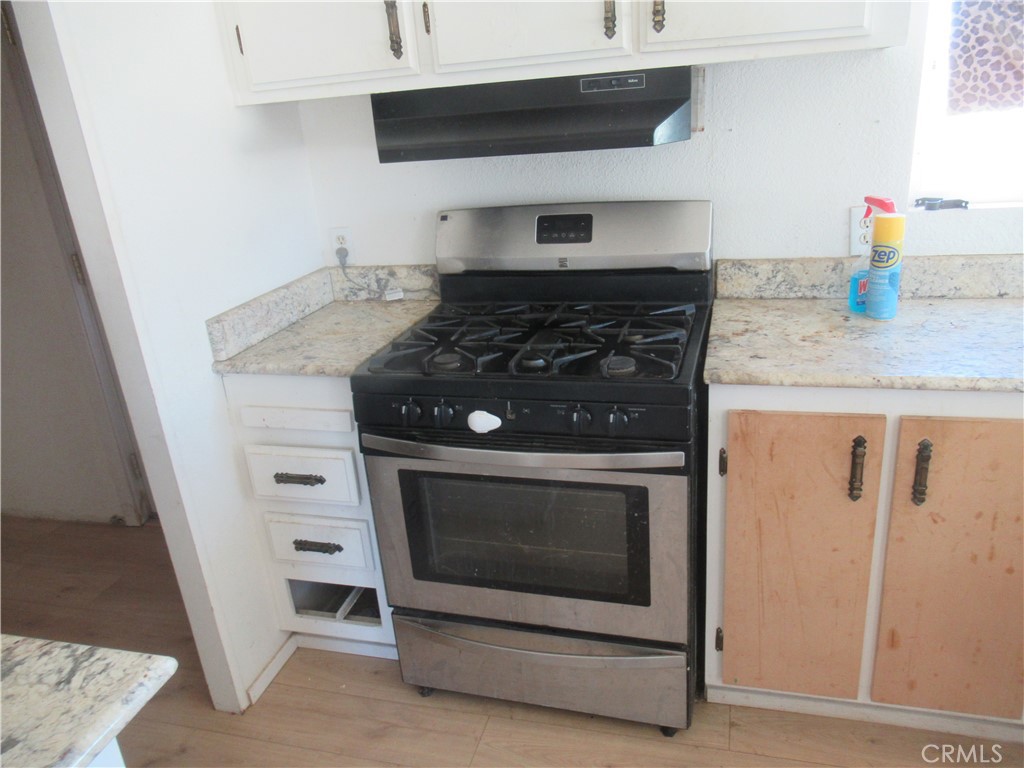 14555 Artesia Trail Santa Margarita, CA 93453 - Photo 16 of 21 a stove top oven sitting inside of a kitchen