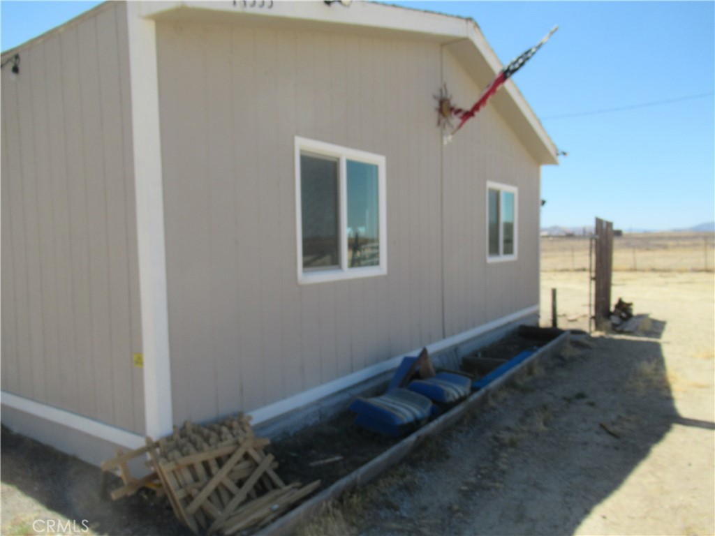 14555 Artesia Trail Santa Margarita, CA 93453 - Photo 3 of 21 a living room with furniture