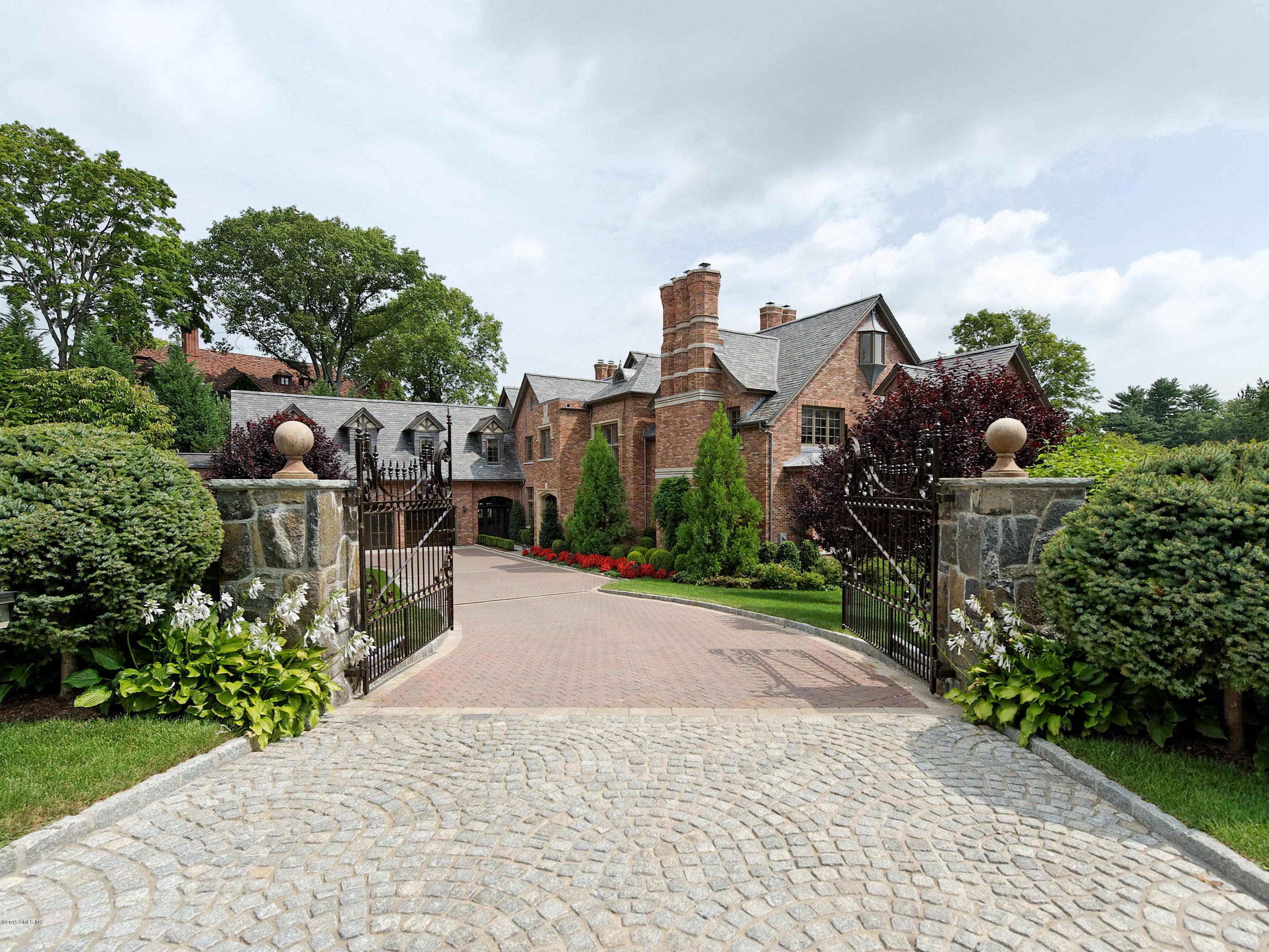 3 Jada Lane Greenwich, CT 06830 - Photo 2 of 26 a front view of a house with garden