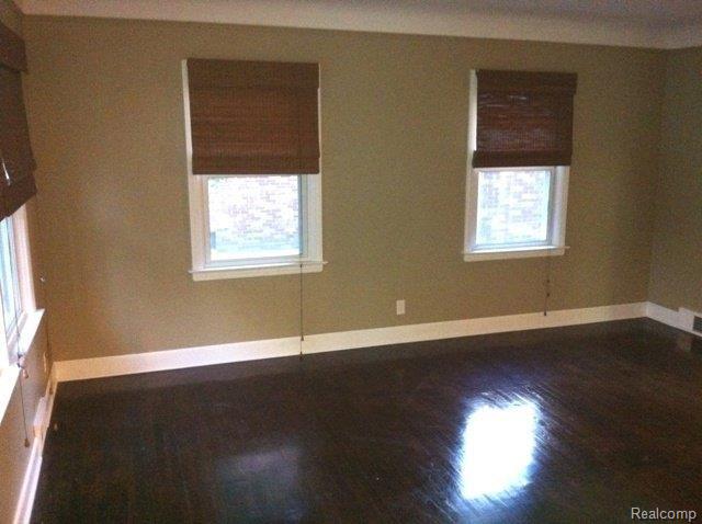 94 Riverside Drive Mount Clemens, MI 48043 - Photo 2 of 26 Living room