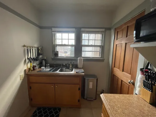 $1,175 | 3358 North Cambridge Avenue, Milwaukee, WI 53211