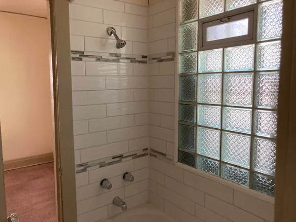 $1,175 | 3358 North Cambridge Avenue, Milwaukee, WI 53211