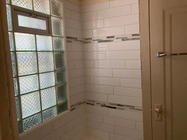 $1,250 | 3358 North Cambridge Avenue, Milwaukee, WI 53211