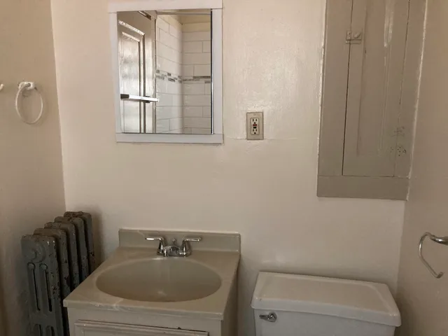 $1,250 | 3358 North Cambridge Avenue, Milwaukee, WI 53211