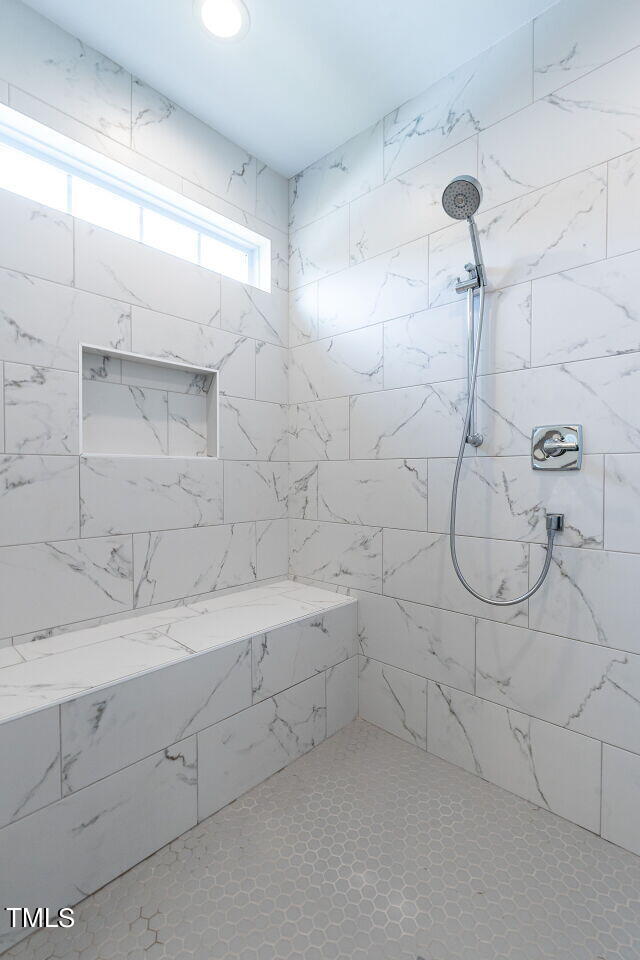9117 Breeland Way Raleigh, NC 27613 - Photo 23 of 41 023-1280x960-primary-bath