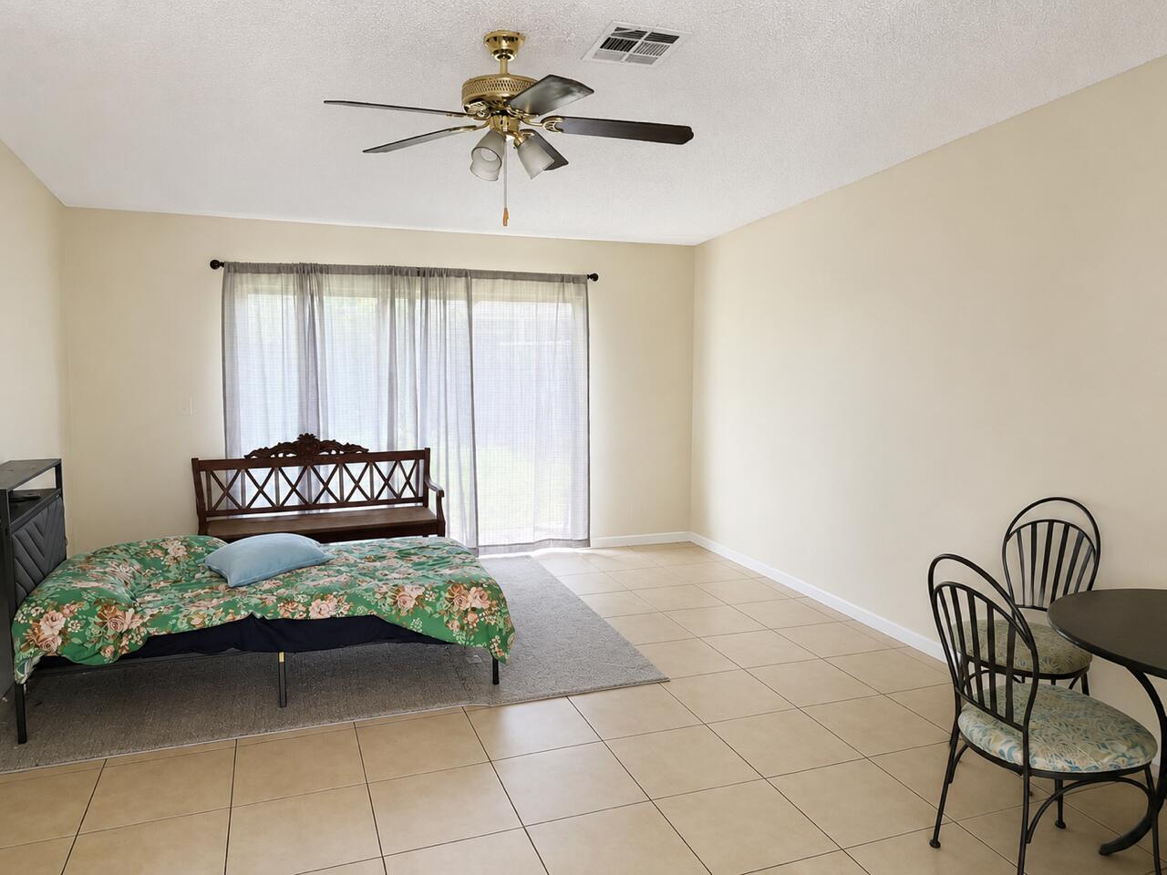 7824 Pembroke Road Miramar, FL 33023 - Photo 3 of 9 F9584673-856D-4B4E-AFB7-ADDCAF05A9A3