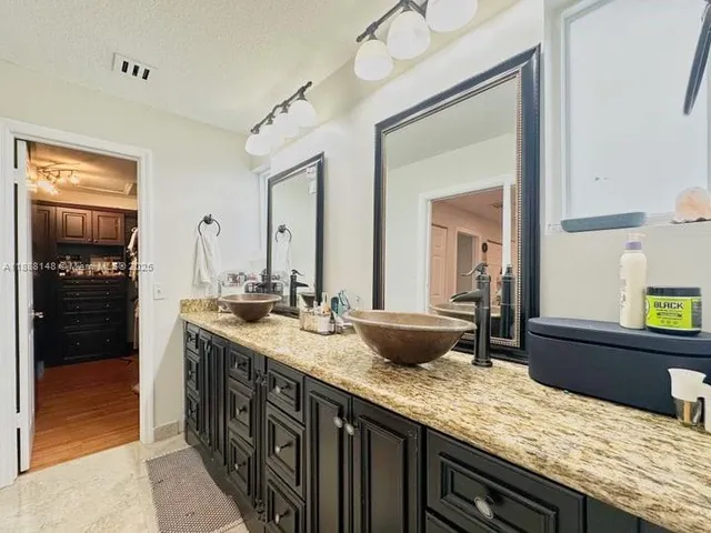 $5,800 | 10620 Southwest 67th Street, Miami, FL 33173