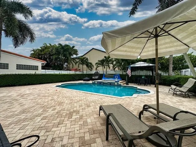 $5,800 | 10620 Southwest 67th Street, Miami, FL 33173