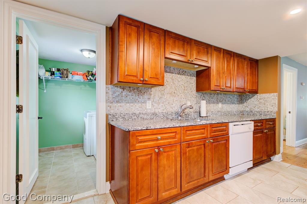 26280 Wolverine Street Madison Heights, MI 48071 - Photo 15 of 36