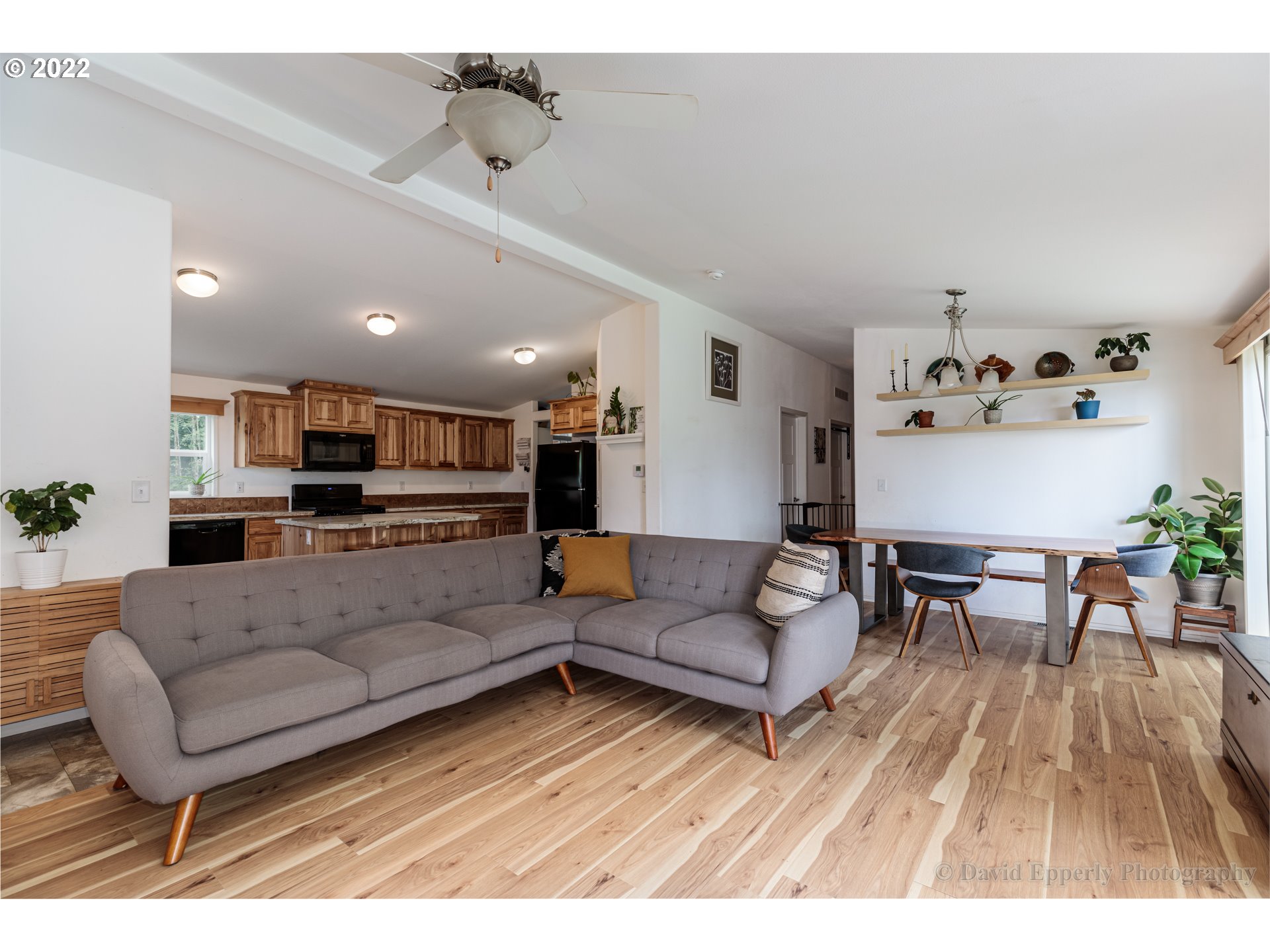 67460 Meissner Road Deer Island, OR 97054 - Photo 4 of 22 Living Room
