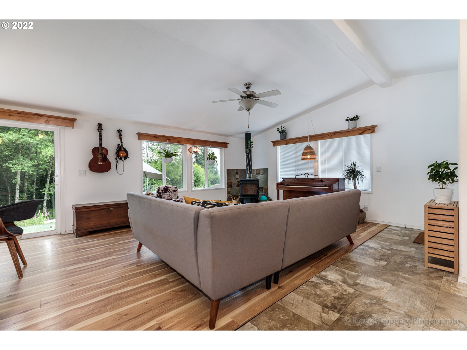 67460 Meissner Road Deer Island, OR 97054 - Photo 5 of 22 Living Room