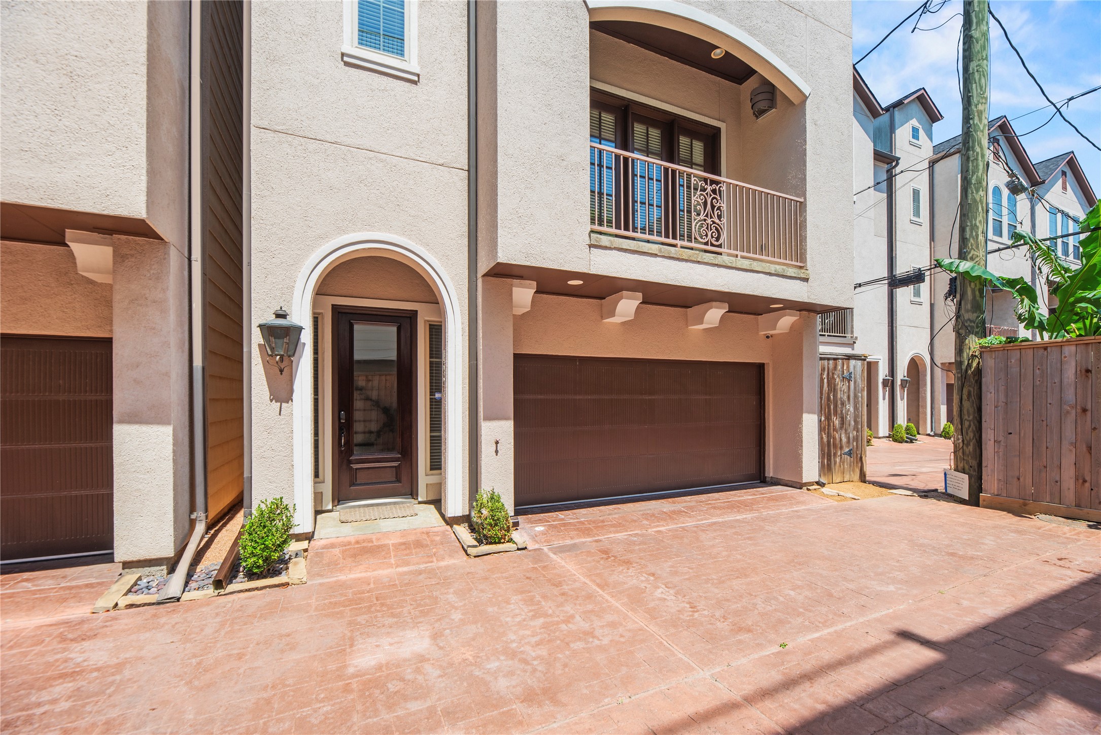 1537 Haddon Street Houston, TX 77006 - Photo 34 of 48 The balcony above the garage adds a touch of elegance, and the paved driveway offers ample space.