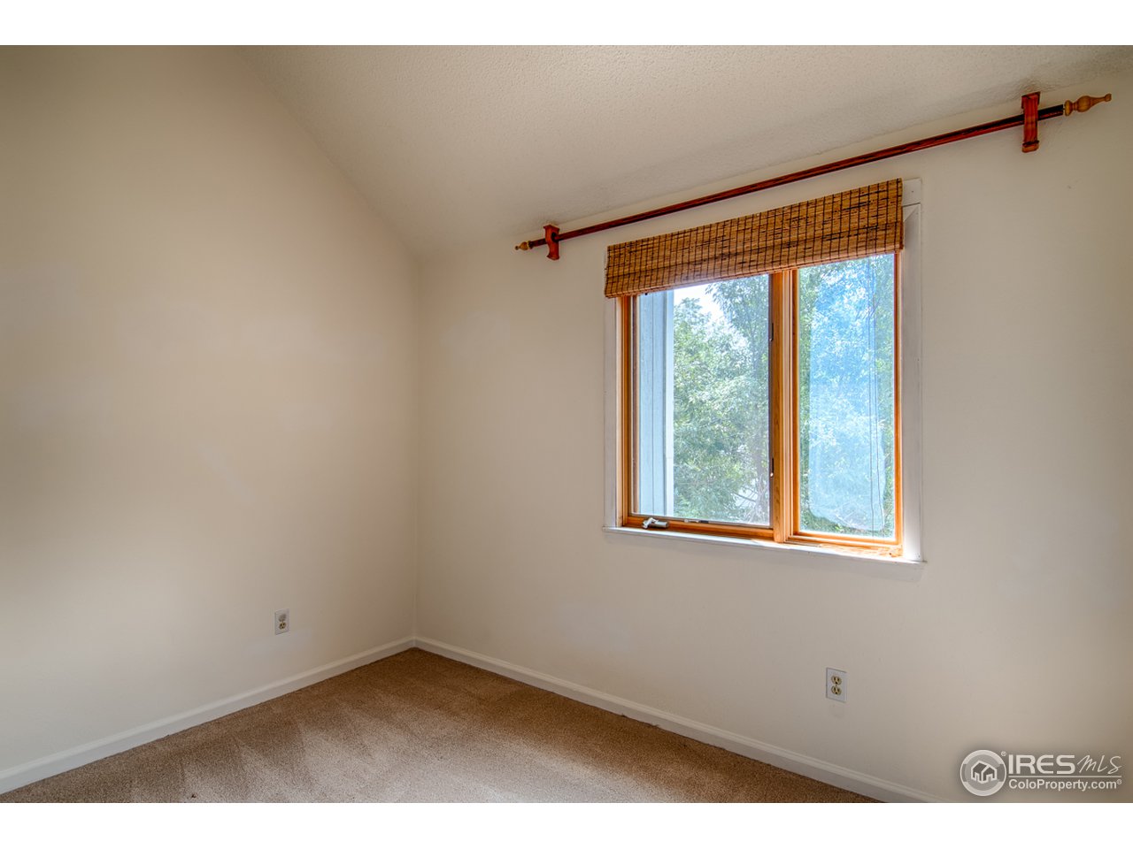 6608 Kalua Road Boulder, CO 80301 - Photo 20 of 40 Master Bedroom with Vaulted Ceilings