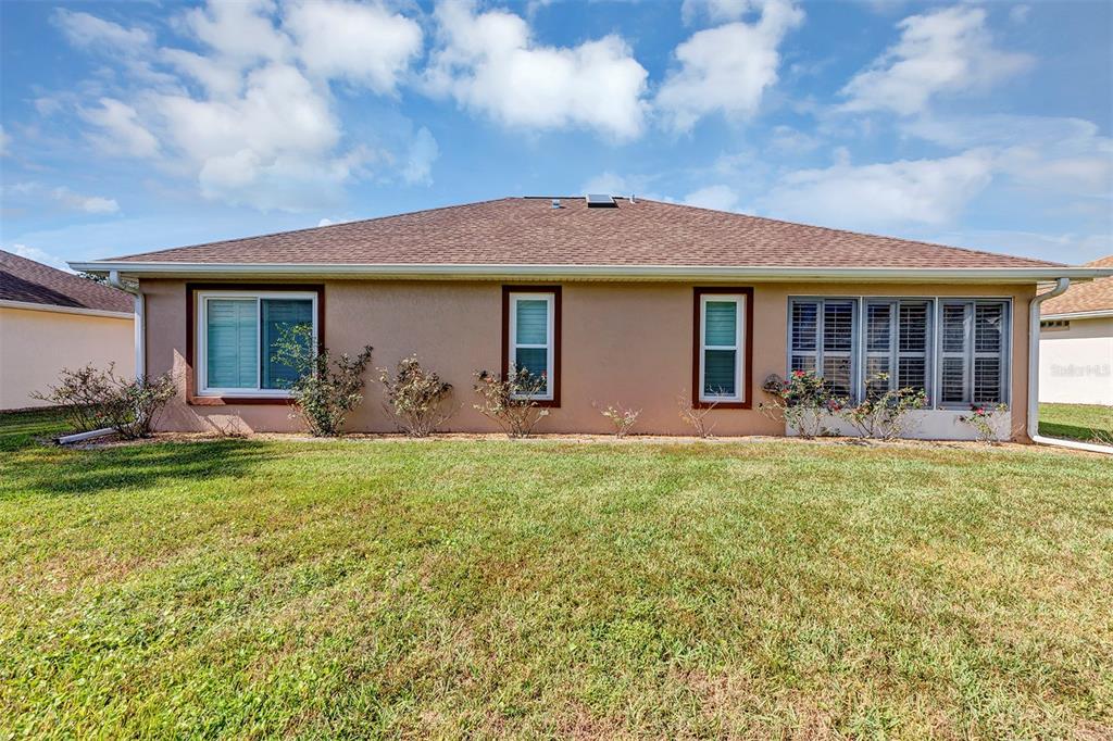 11447 Southwest 69th Circle Ocala, FL 34476 - Photo 29 of 32 a backyard of a house with table and chairs