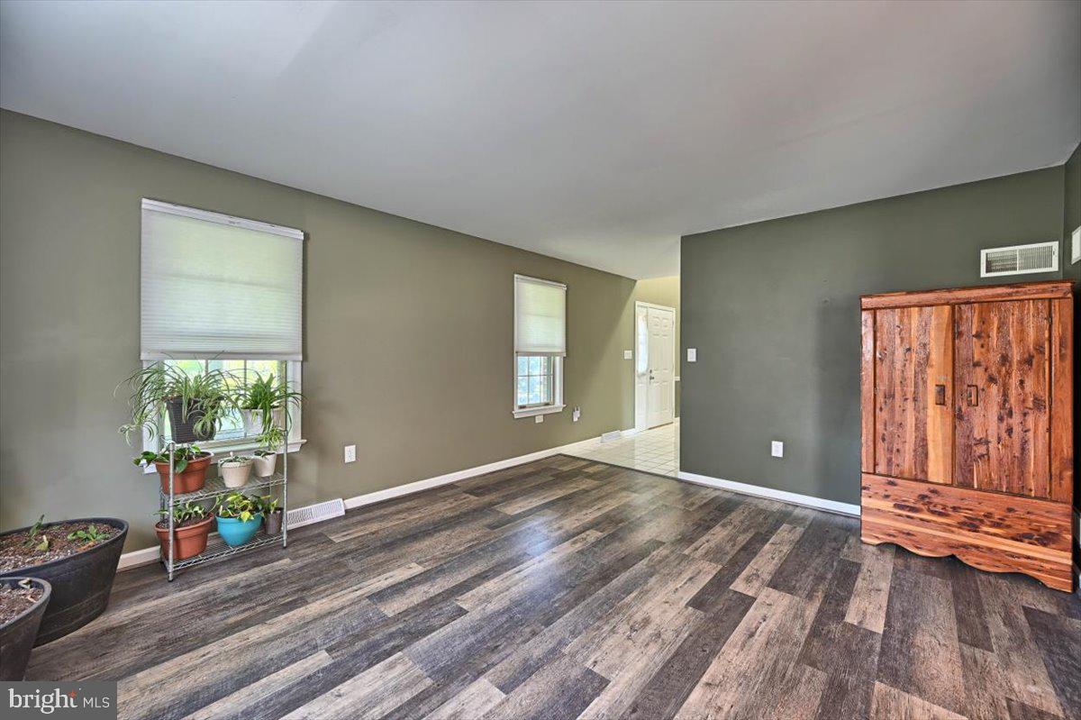 911 Earhart Road Manheim, PA 17545 - Photo 8 of 48