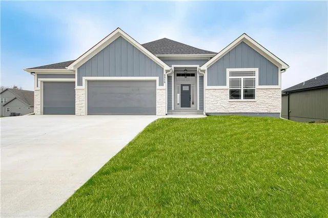 $700,000 | 2318 Larkspur Lane, Kearney, MO 64060