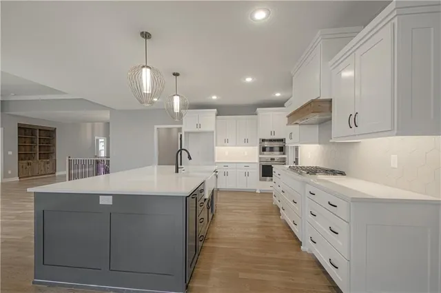 $700,000 | 2318 Larkspur Lane, Kearney, MO 64060