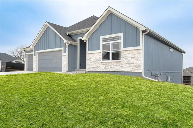 $700,000 | 2318 Larkspur Lane, Kearney, MO 64060