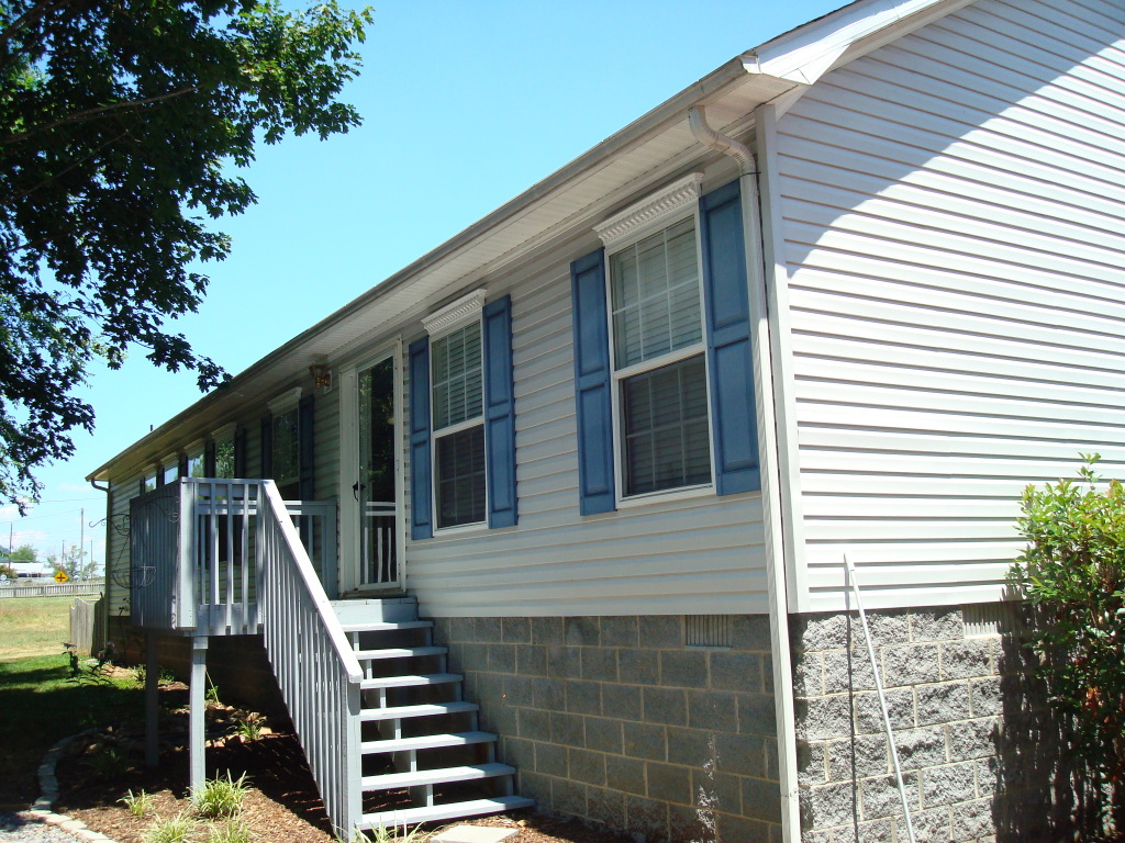 3162 Jae Valley Road Roanoke, VA 24014 - Photo 1 of 11 Front