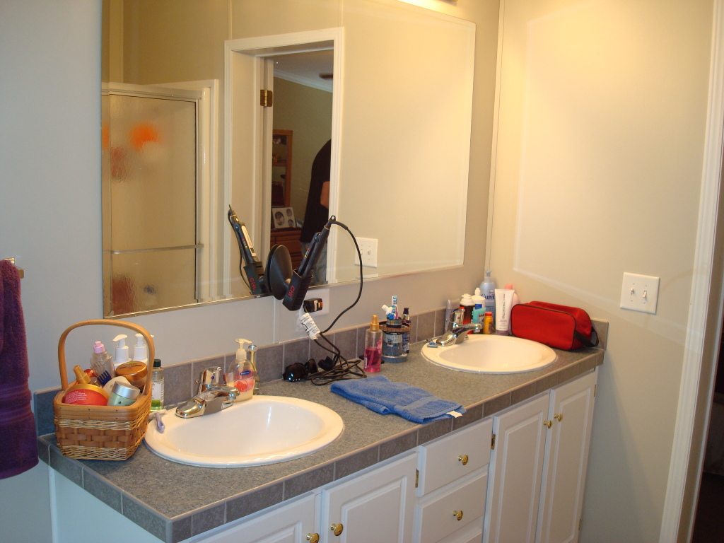 3162 Jae Valley Road Roanoke, VA 24014 - Photo 6 of 11 Bathroom