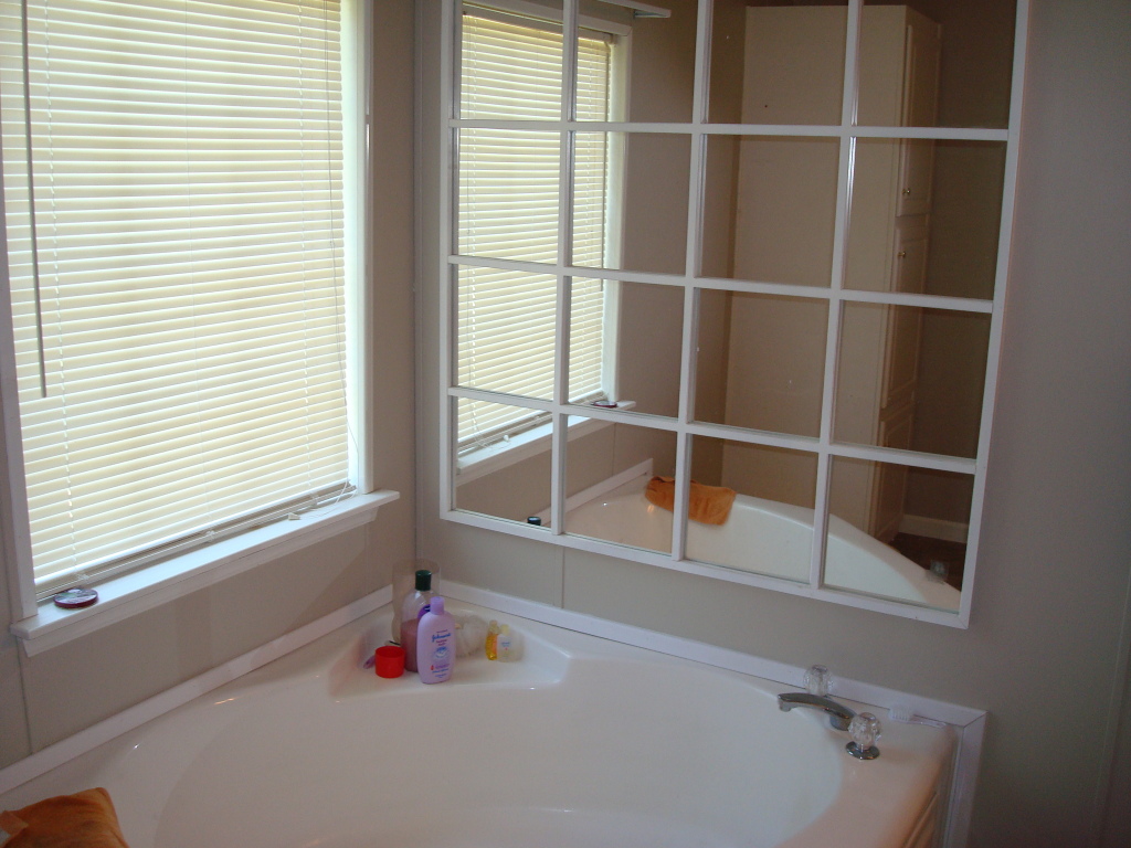 3162 Jae Valley Road Roanoke, VA 24014 - Photo 7 of 11 Bathroom