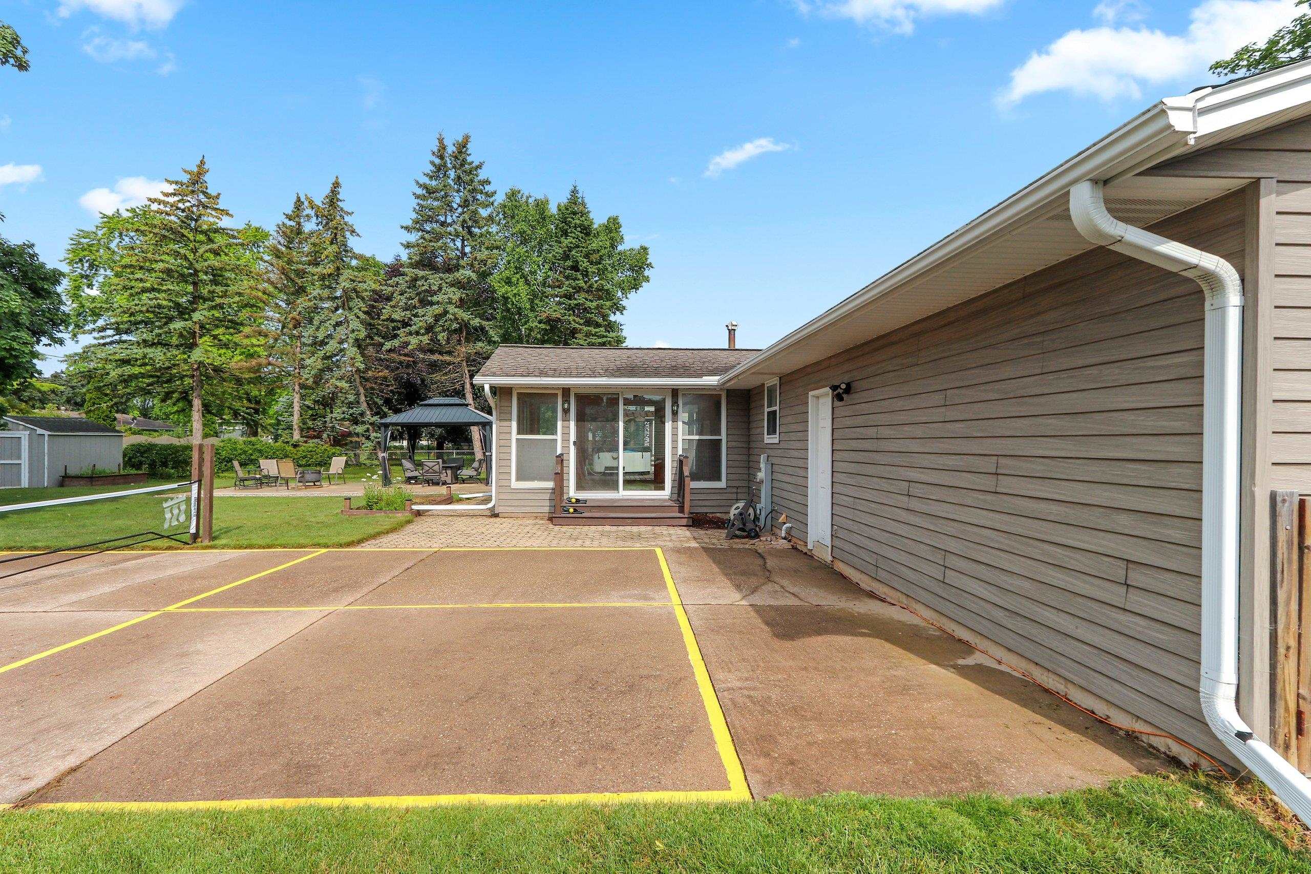 1203 Valleyview Road Green Bay, WI 54304 - Photo 49 of 81