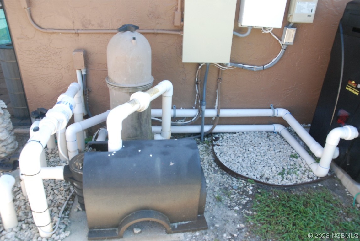 213 Falcon Avenue Edgewater, FL 32141 - Photo 38 of 44 a view of a living room