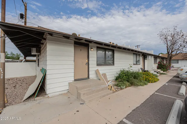 $1,095 | 864 East Chandler Boulevard, Unit 9, Chandler, AZ 85225
