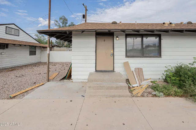 $1,095 | 864 East Chandler Boulevard, Unit 9, Chandler, AZ 85225