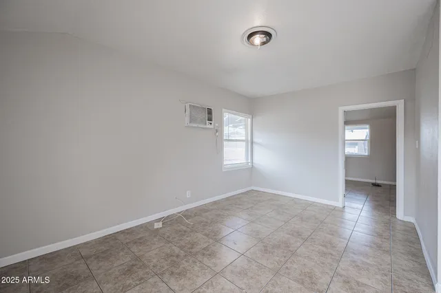 $1,095 | 864 East Chandler Boulevard, Unit 9, Chandler, AZ 85225