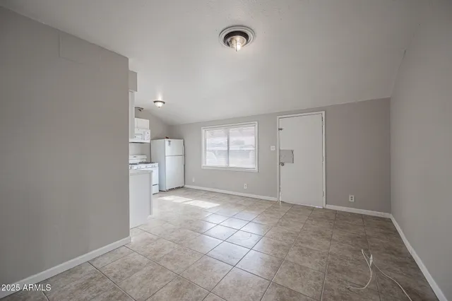 $1,095 | 864 East Chandler Boulevard, Unit 9, Chandler, AZ 85225