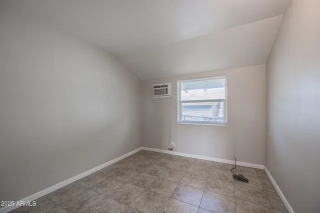 $1,095 | 864 East Chandler Boulevard, Unit 9, Chandler, AZ 85225