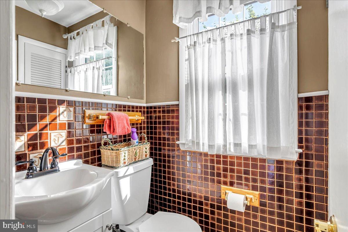 2010 Kynwyd Road Wilmington, DE 19810 - Photo 13 of 33 a bathroom with a sink toilet and shower