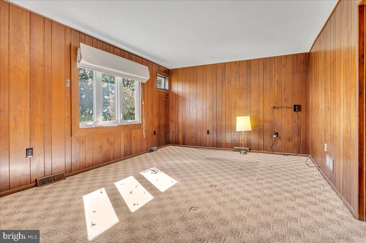 2010 Kynwyd Road Wilmington, DE 19810 - Photo 14 of 33 an empty room with windows