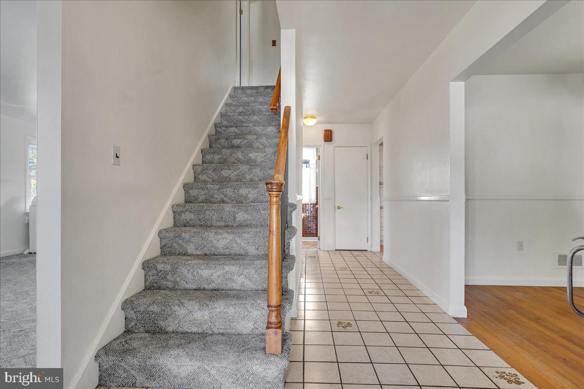 2010 Kynwyd Road Wilmington, DE 19810 - Photo 5 of 33 a view of an entryway with staircase