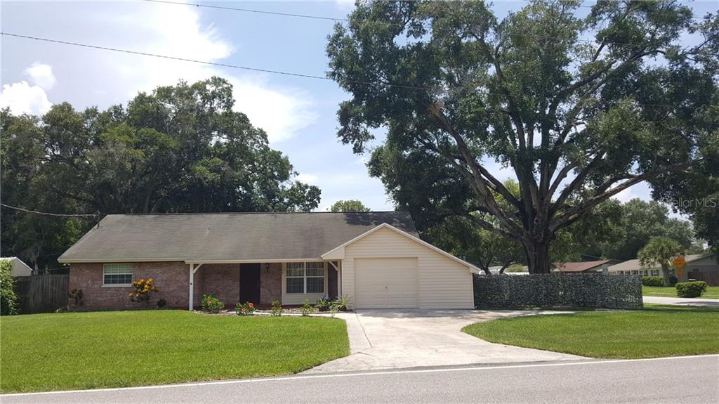 3 Bedroom Home Corner Lot Circle Driveway