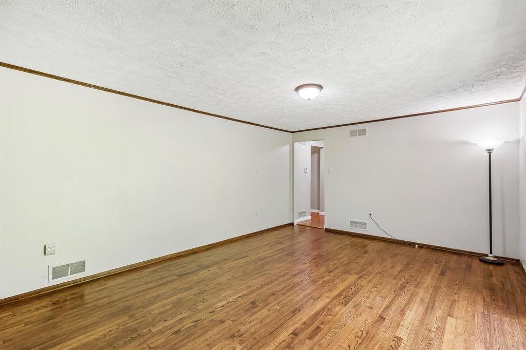 512 Hanover Kendall Road Hookstown, PA 15050 - Photo 11 of 36 Family Room